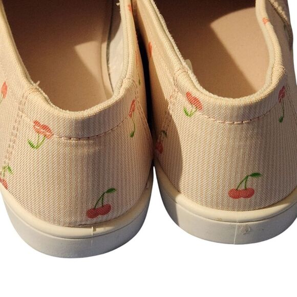 🇬🇪🔸️NWT Isaac Mizrahi Striped Cherry Print Slip On Sneakers Size 8 - Picture 8 of 13